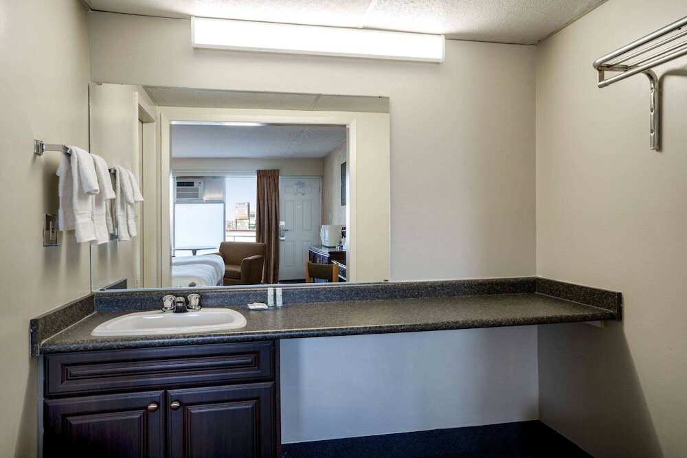 Фото Thriftlodge by Wyndham Regina North