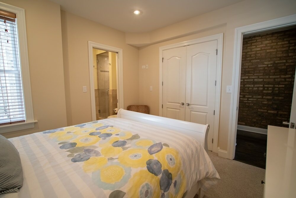 Фото Roscoe Village Guesthouse