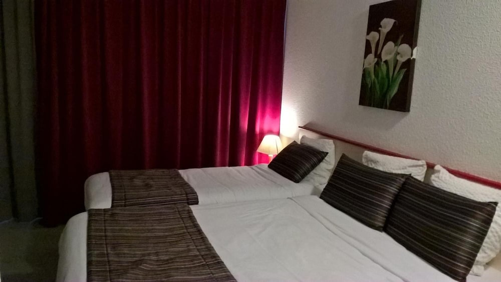 Фото Hotel Tambourin