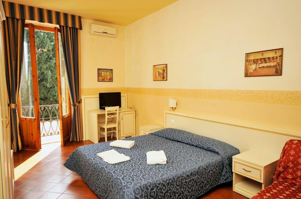 Фото Hotel Marine