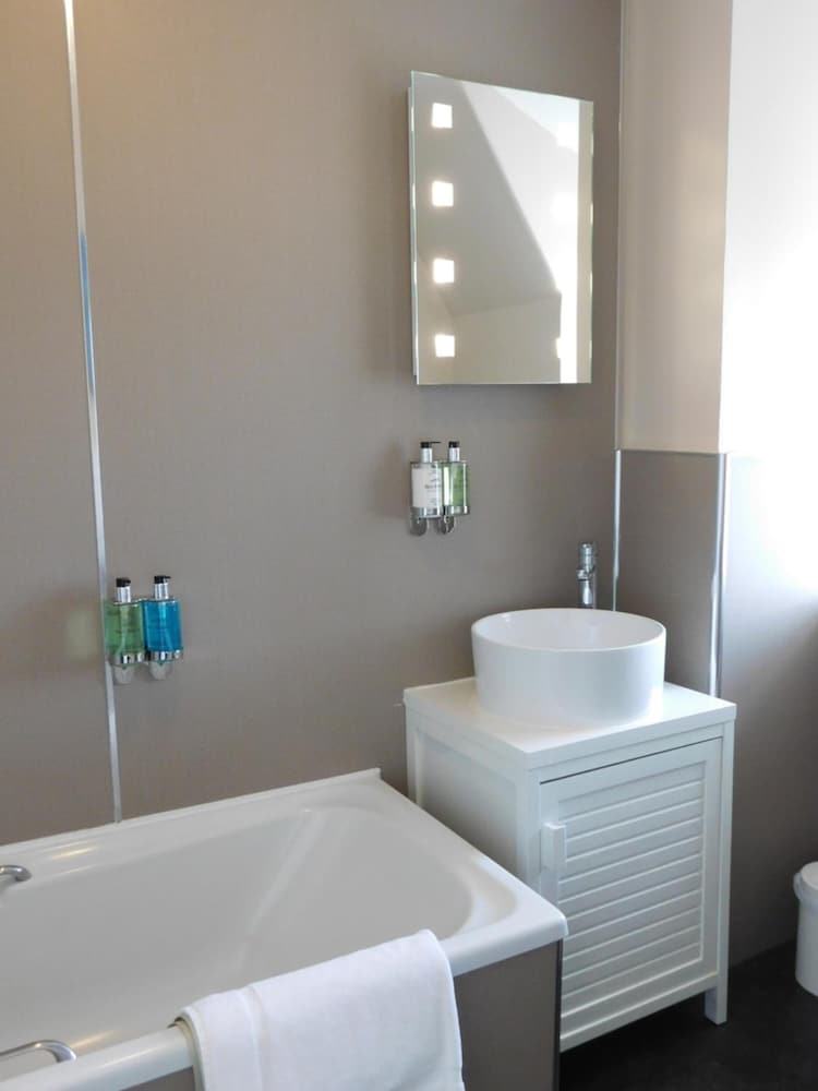 Фото Cullen Bay Hotel