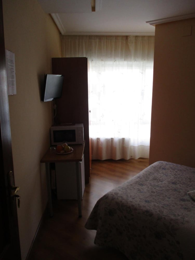 Фото Hostal Becares