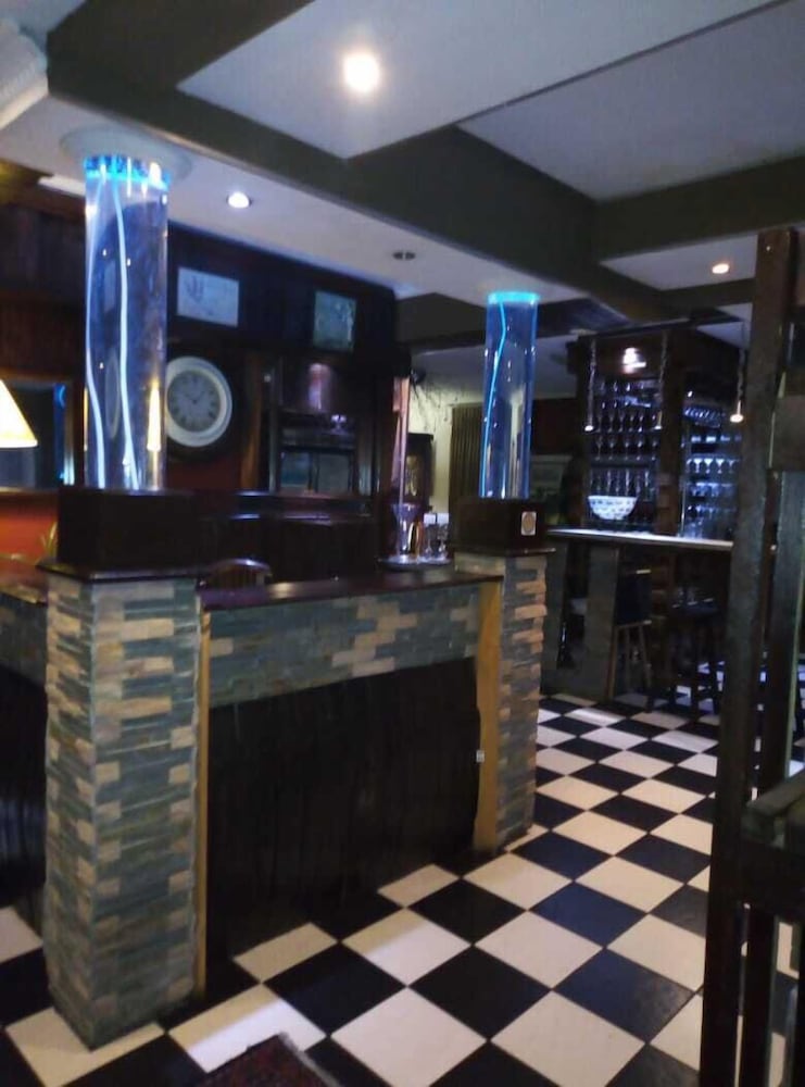 Фото Bread & Barrel Bellville Guesthouse