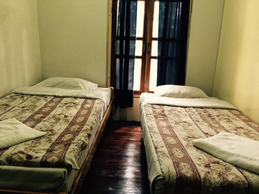Фото Mr. Charles Guest House - Hostel