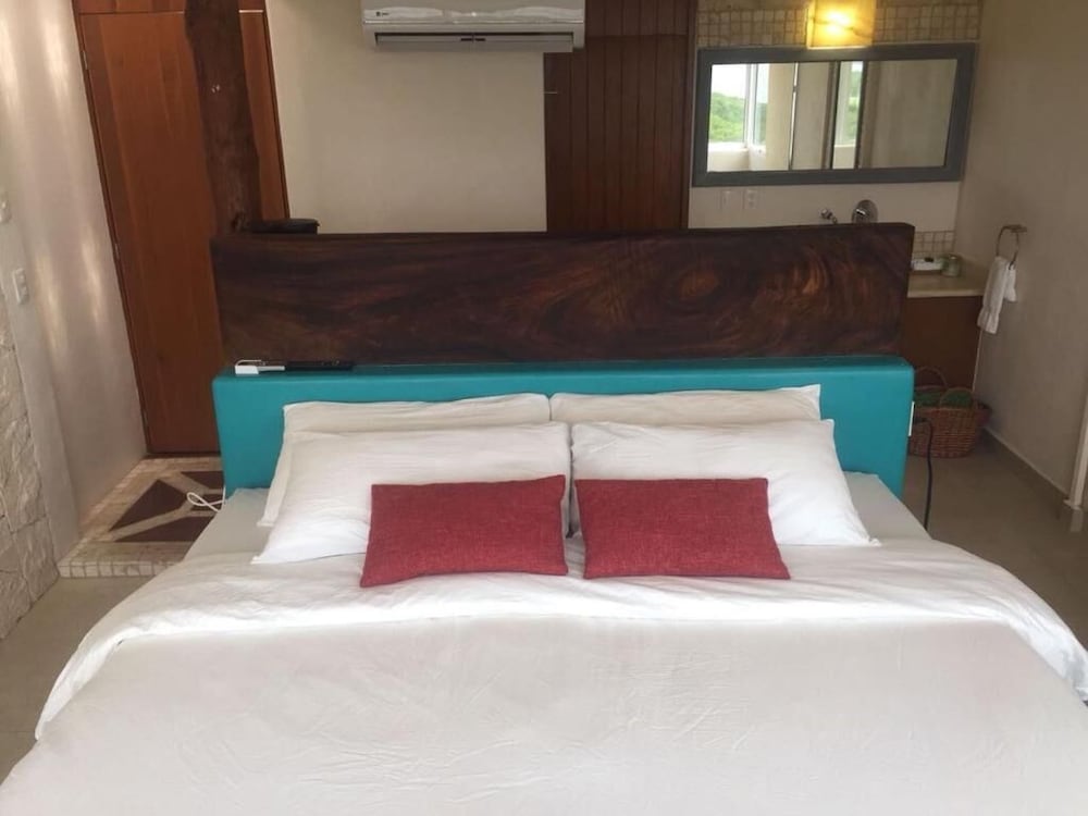 Фото Ocean Front Suites by Rodero Condos