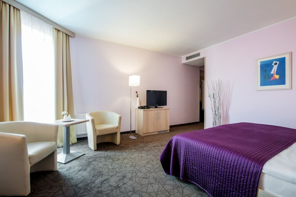 Фото Hotel Mlynska