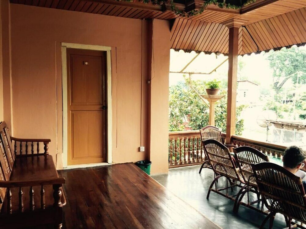 Фото Mr. Charles Guest House - Hostel