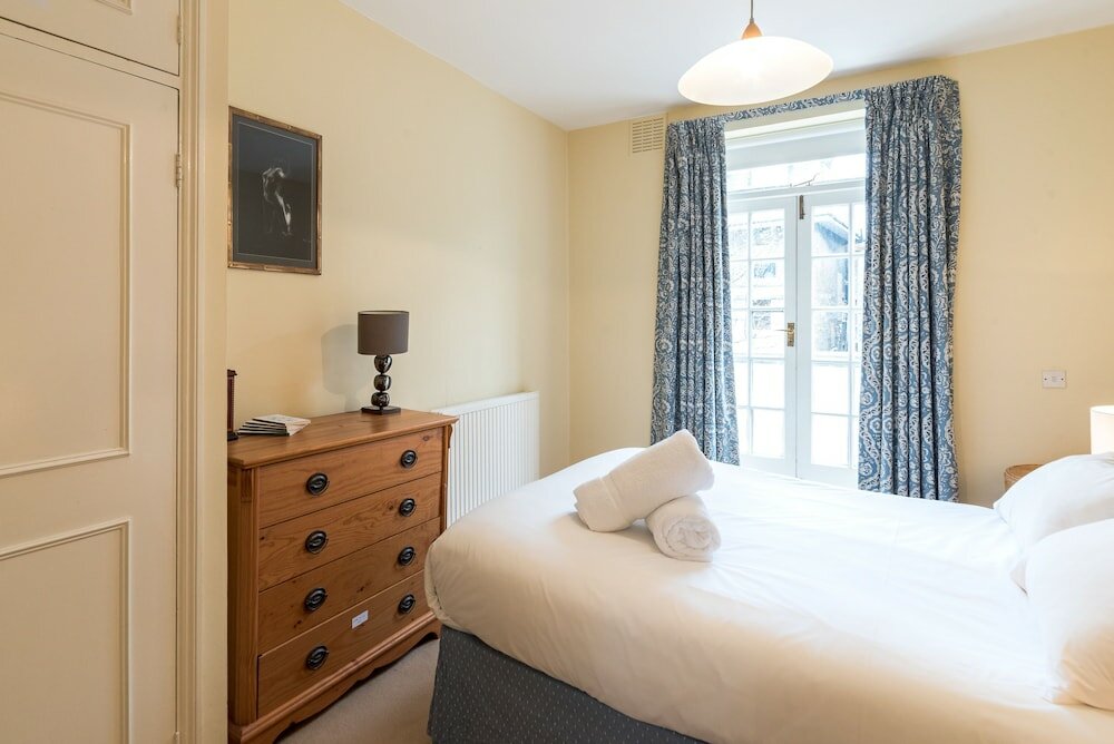 Фото A Place Like Home - 2 Bedroom Apartment in Chelsea