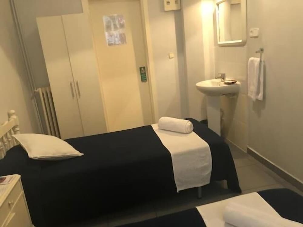 Фото Hostal Parisien