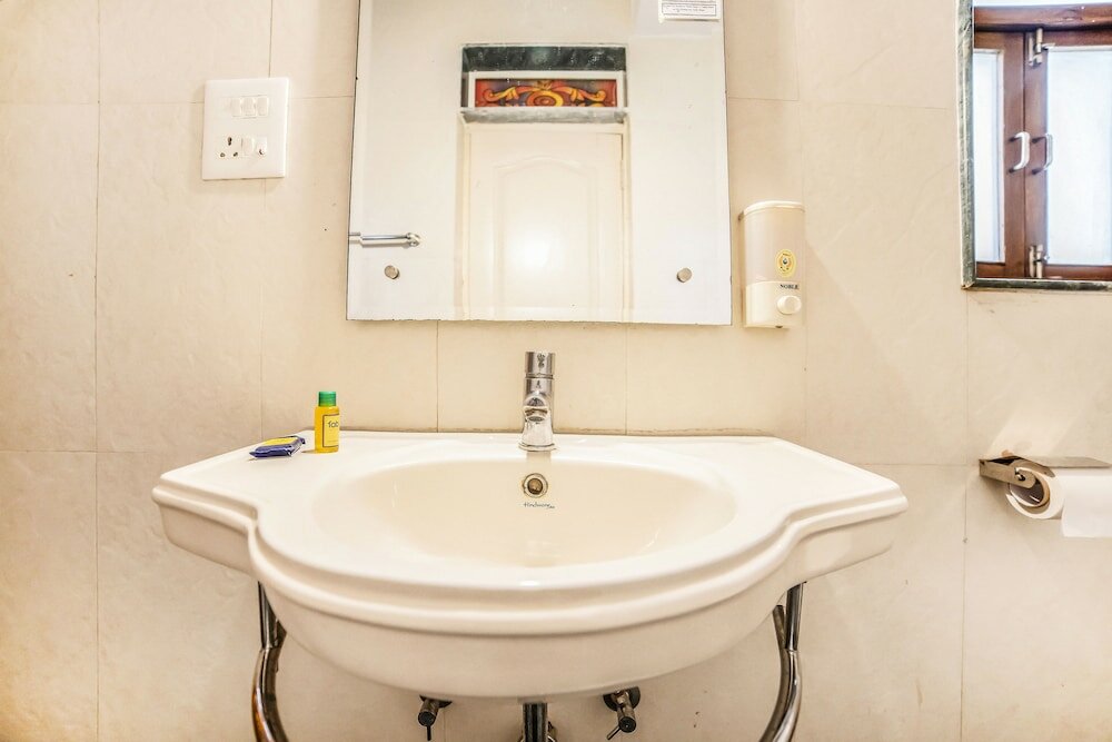 Фото FabHotel Millenium Stay Indiranagar