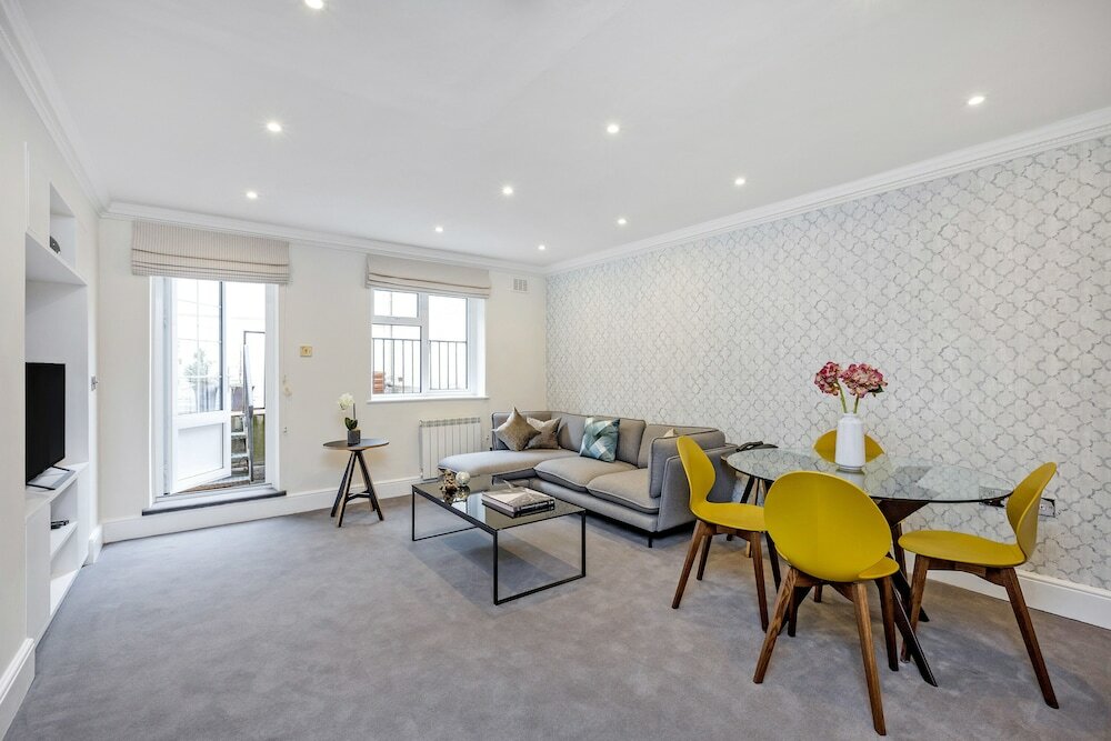 Фото Queensgate Court