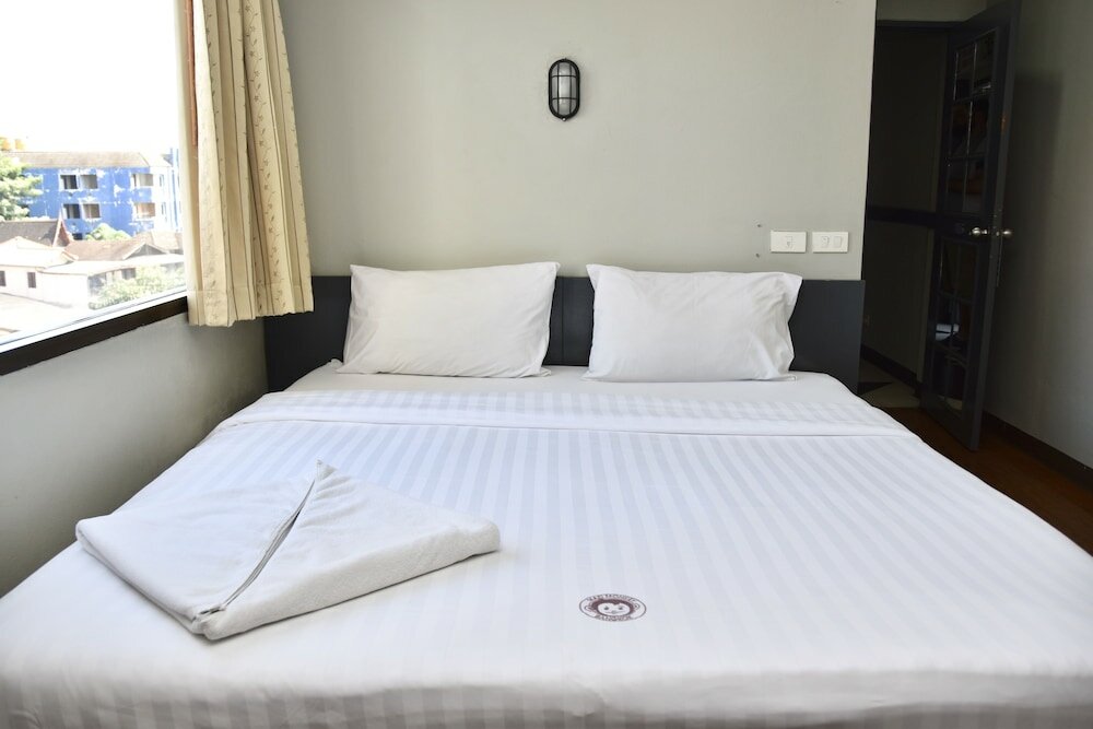 Фото Mad Monkey Bangkok Hostel - Adults Only