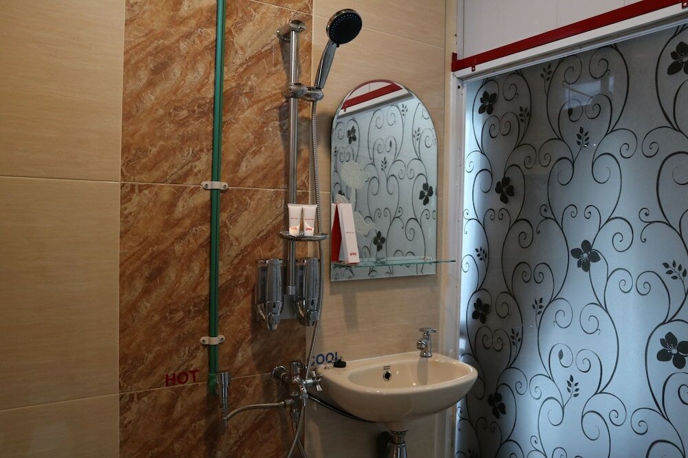 Фото Oyo 1648 Penginapan Three Joye