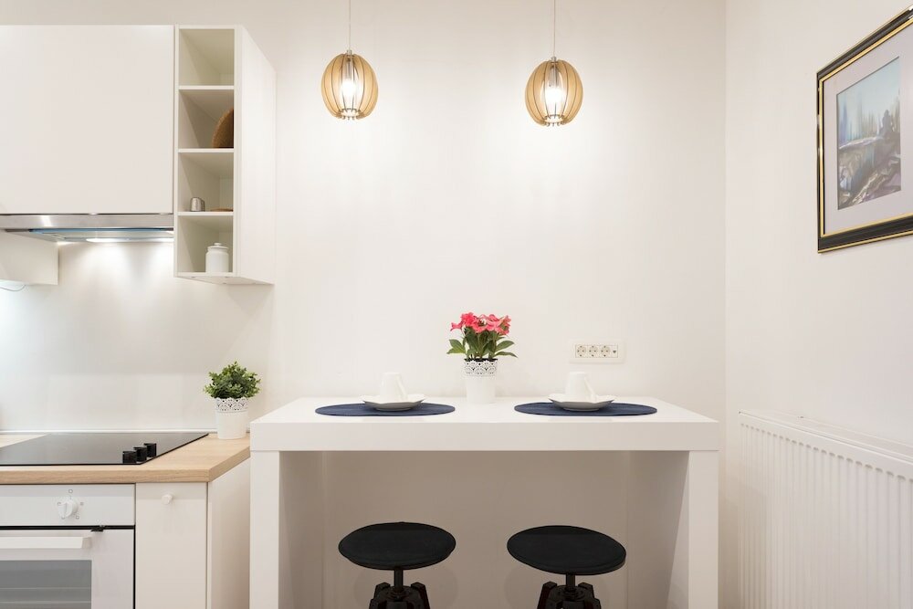 Фото Bright and Spacious Apartment in the City Center!