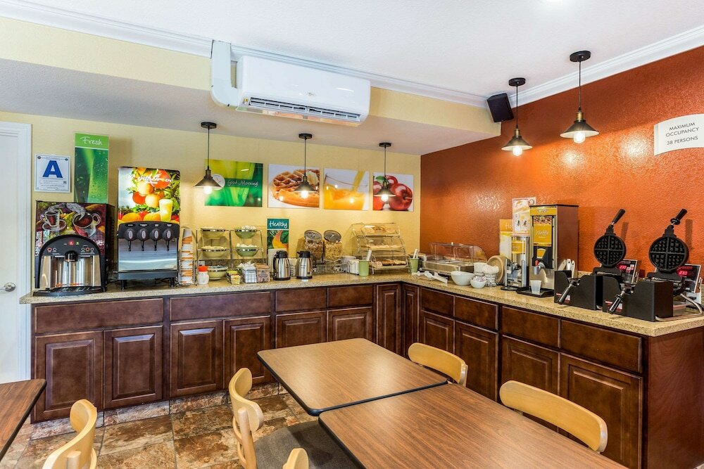 Фото Quality Inn Escondido Downtown