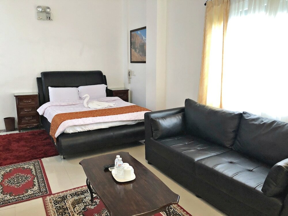 Фото Knights Ko Suites