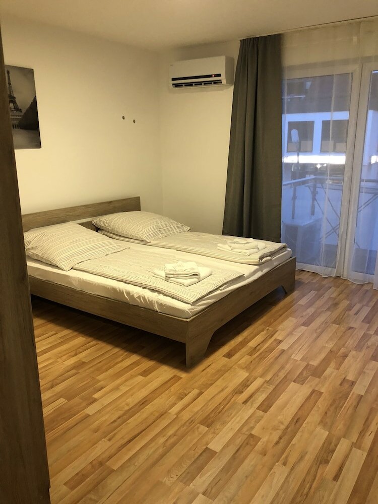 Фото Sahara Falcon