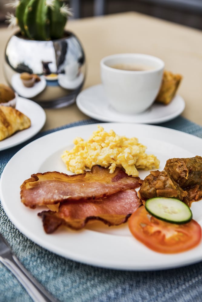 Фото Holiday Inn Express Sandton Woodmead, an Ihg Hotel