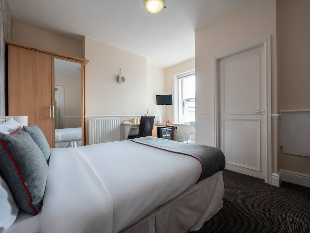 Фото Oyo Pier Hotel Rhyl