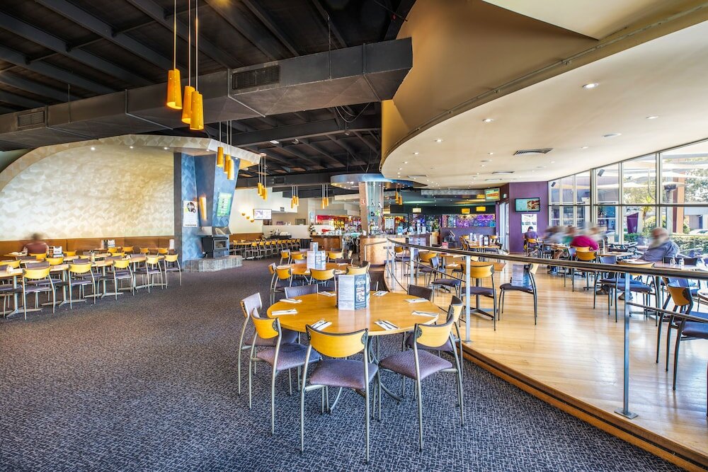 Фото Nightcap at Sandown Park Hotel