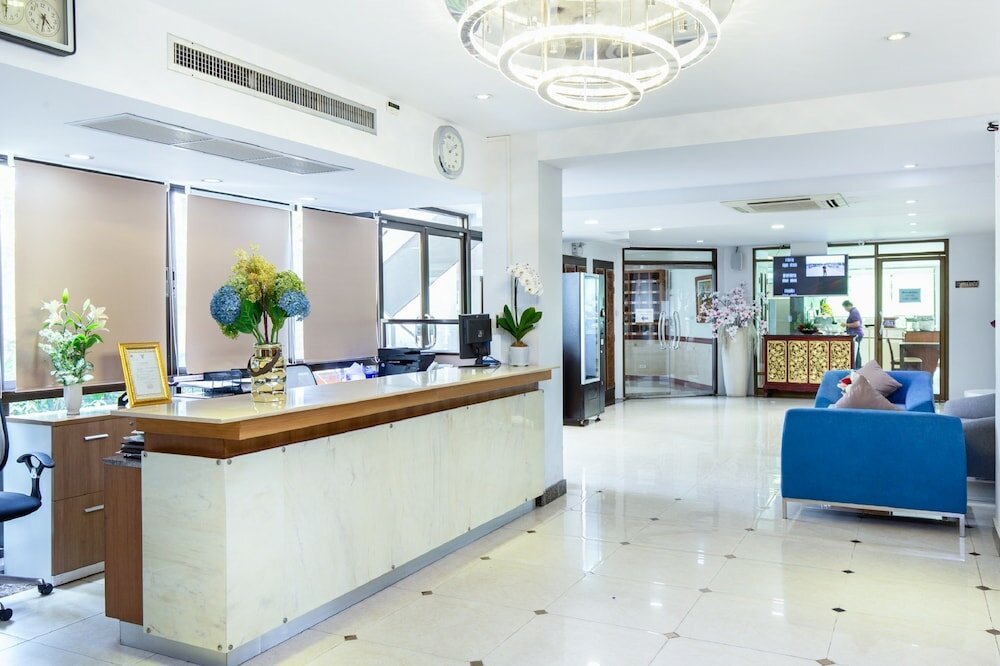 Фото Lasalle Suites Hotel & Residence