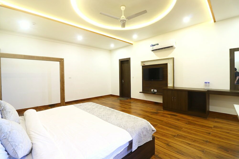 Фото Hotel Taj Venture by Park Tree