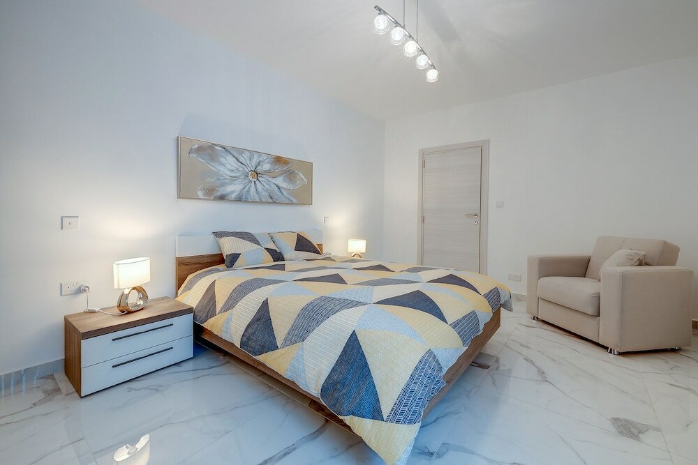 Фото Stylish 2br Apartment in Central St Julians