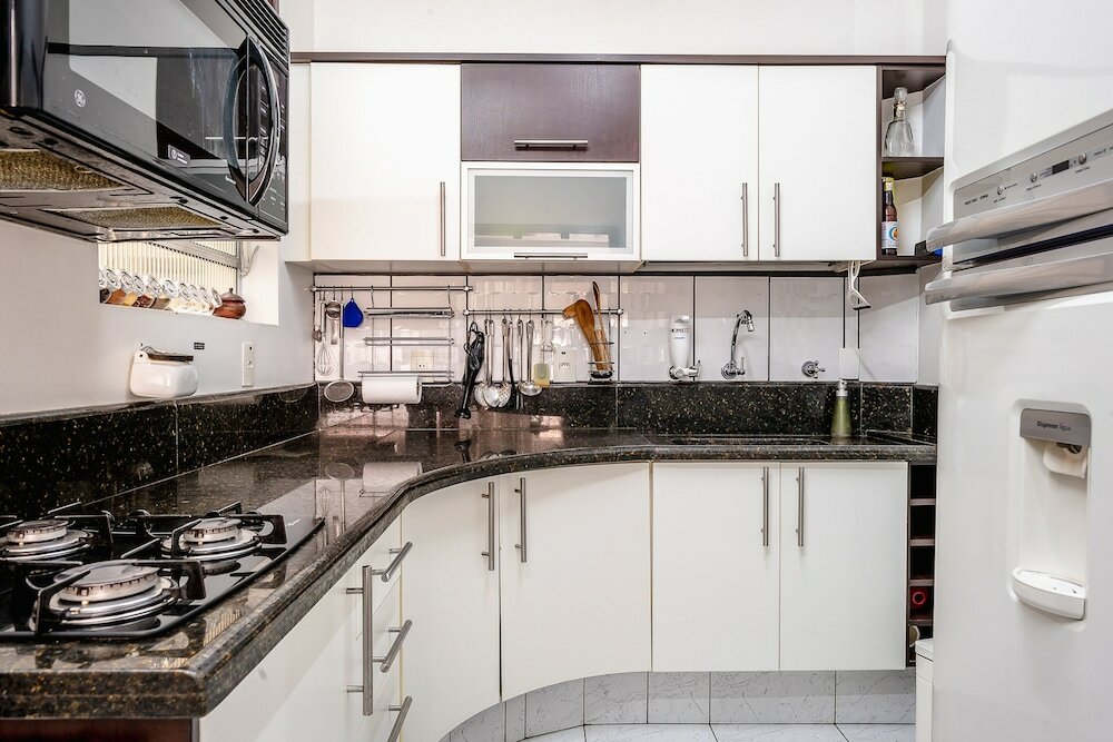 Фото Ape tamanho família com garagem