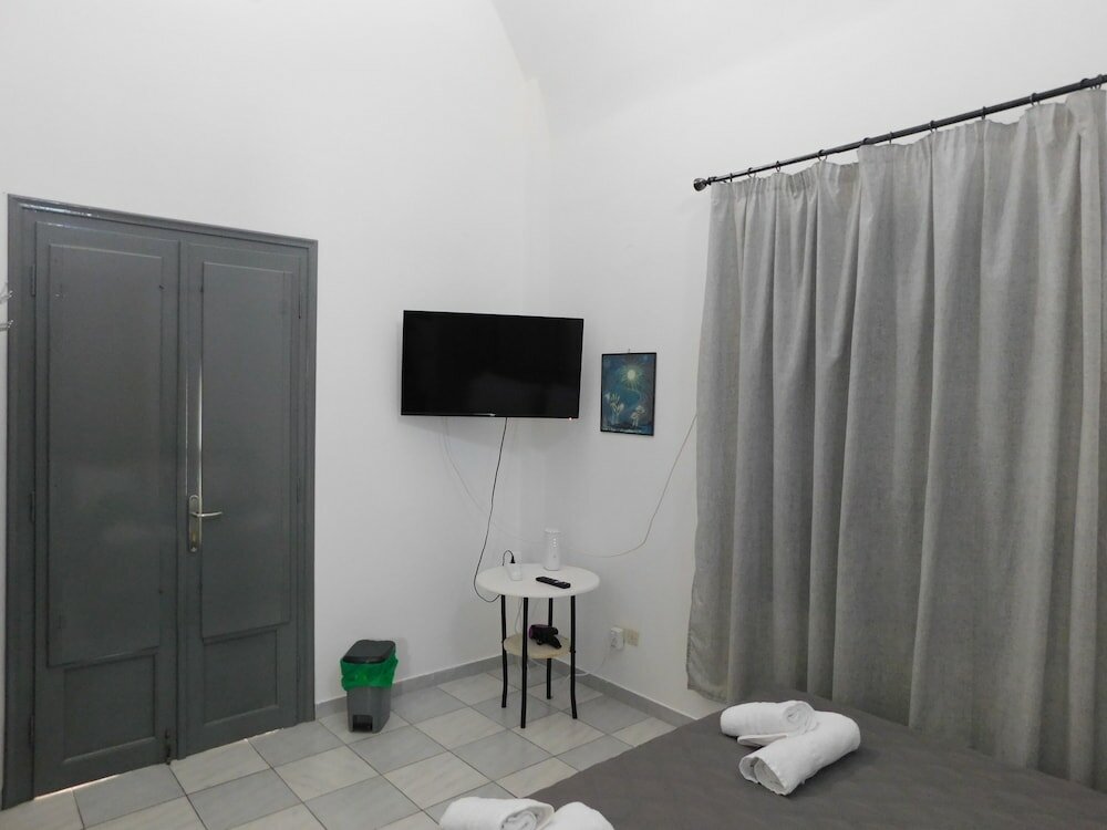 Фото Perissa Art Villa - Kitchen & Washing Machine