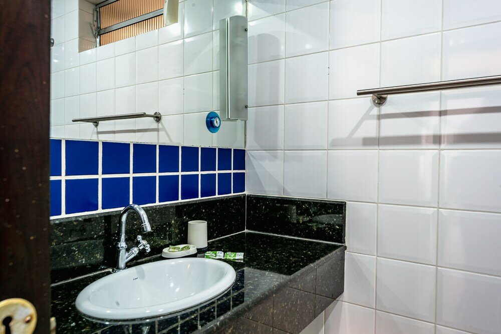 Фото Ape tamanho família com garagem