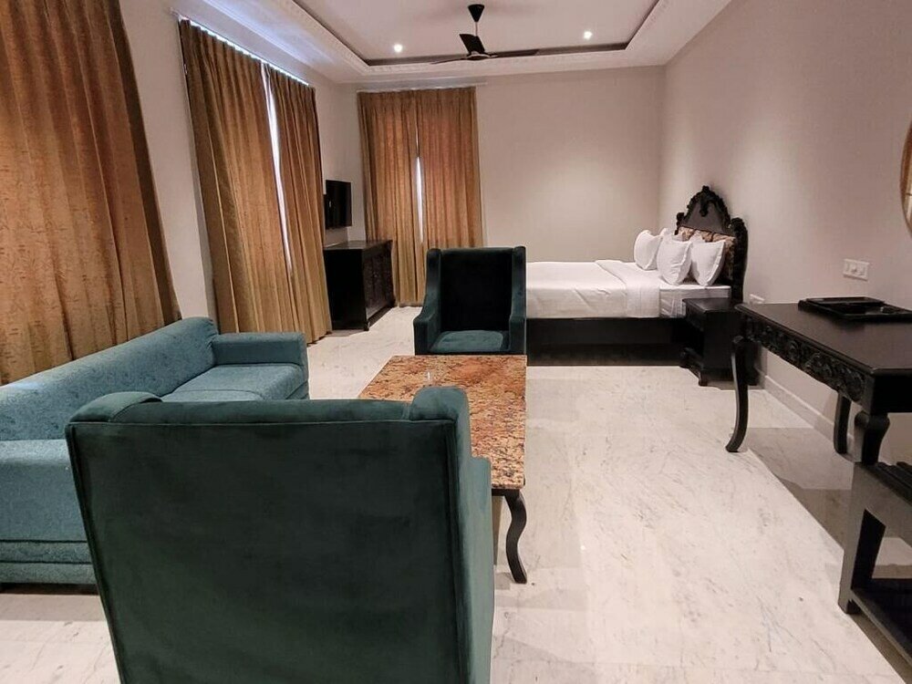 Фото Hotel Suryauday