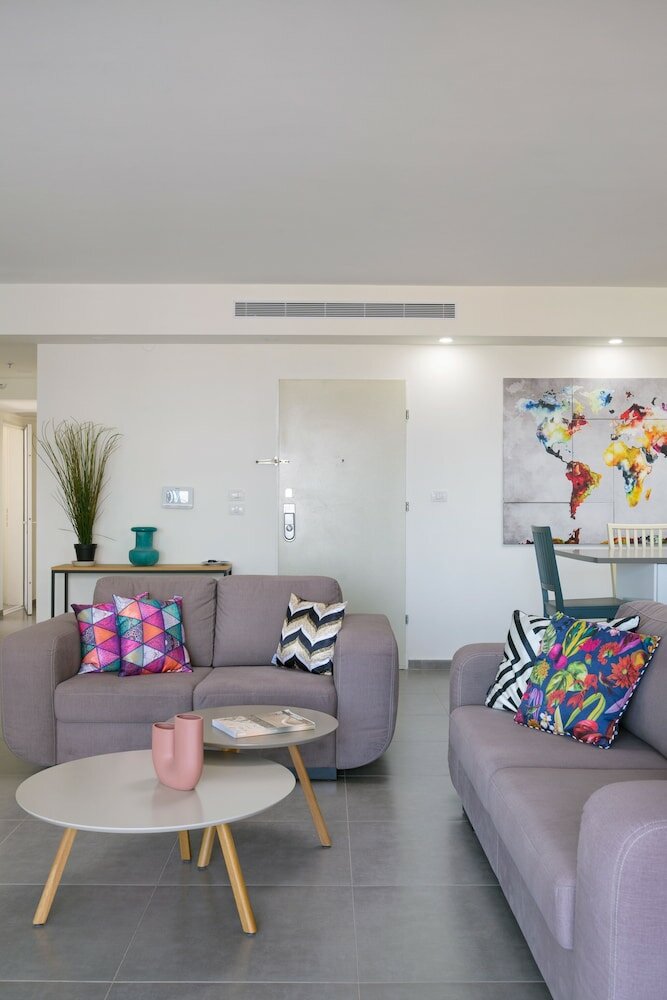 Фото Апартаменты Deluxe & Terrace with City Overview by FeelHome