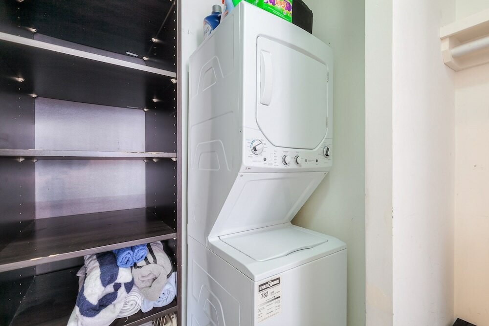 Фото 1 Shaw St Loft Suites