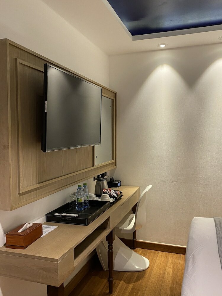 Фото Beehive Premier