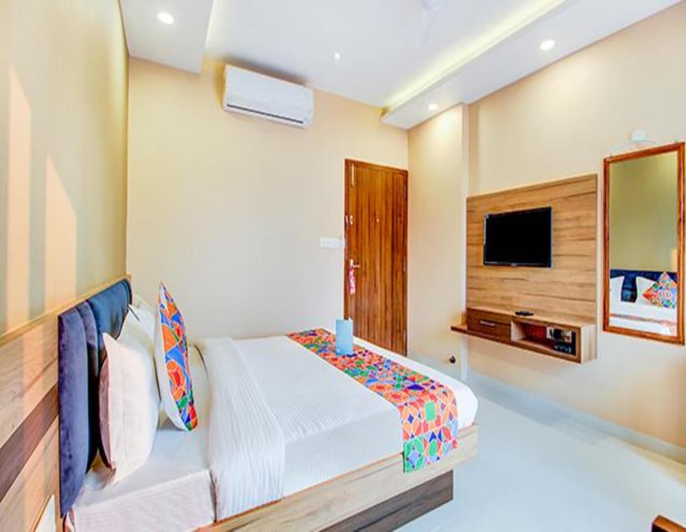 Фото FabHotel 7th Crossing