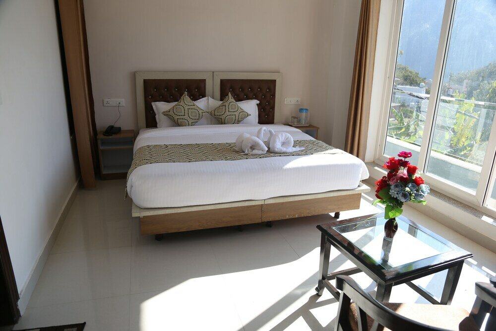 Фото Hotel Yog Tapovan