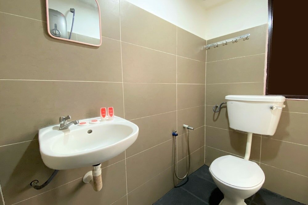 Фото Spot On 90283 27 Muntri