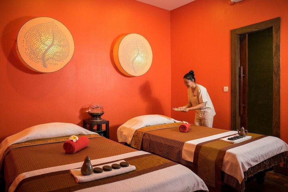 Фото Golden Temple Hotel