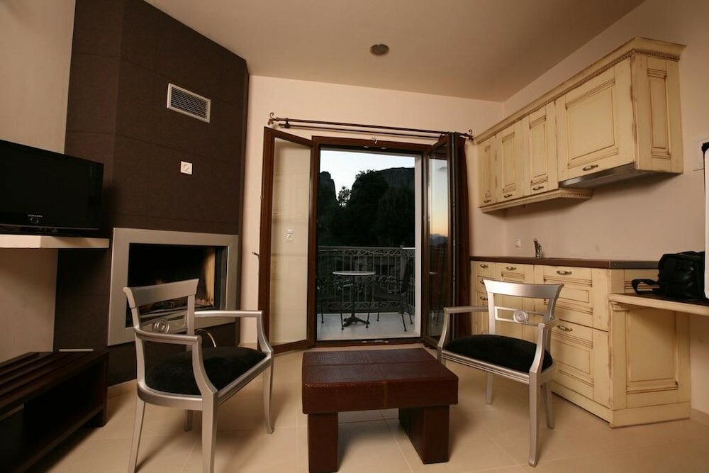 Фото Epavlis Meteora Suites Hotel