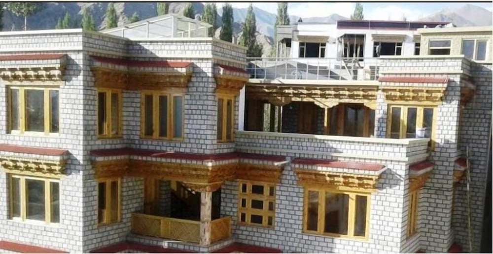 Фото Tih Hotel Nezer Holiday Inn