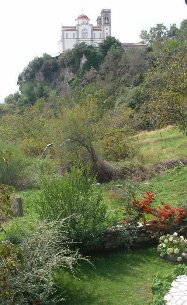 Фото Hotel Papanikola