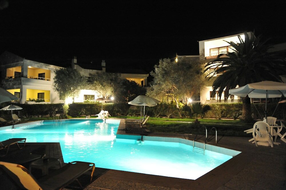 Фото Niki Hotel Apartments