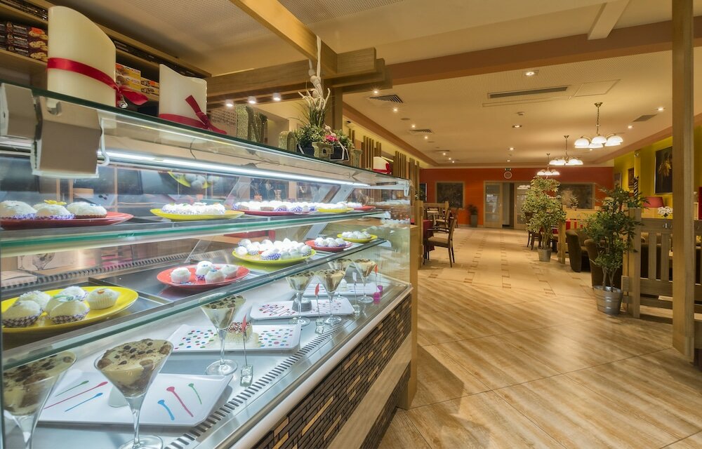 Фото Hotel Lirak