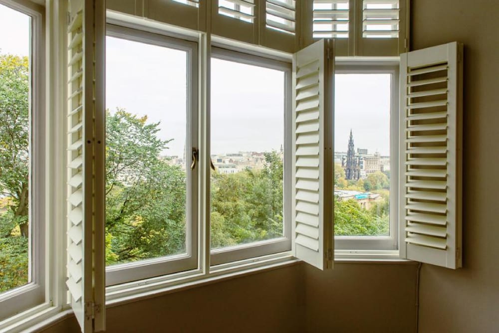 Фото Grand Edinburgh Castlehill Apartment