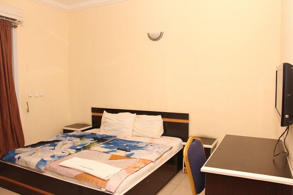 Фото Hilltop Paradise Hotel