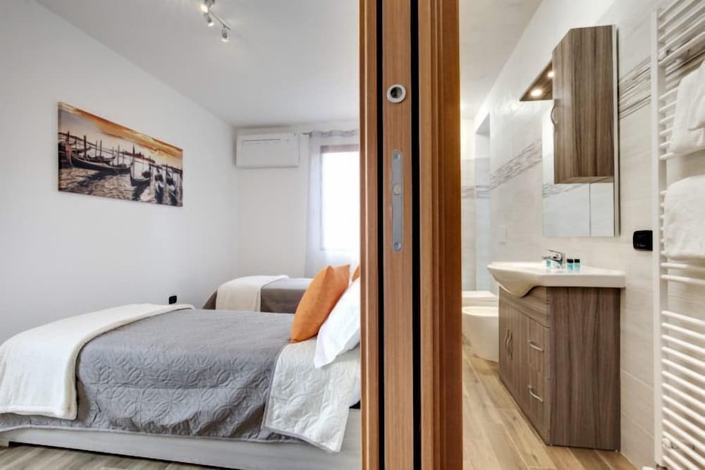 Фото Venice Blue Lagoon