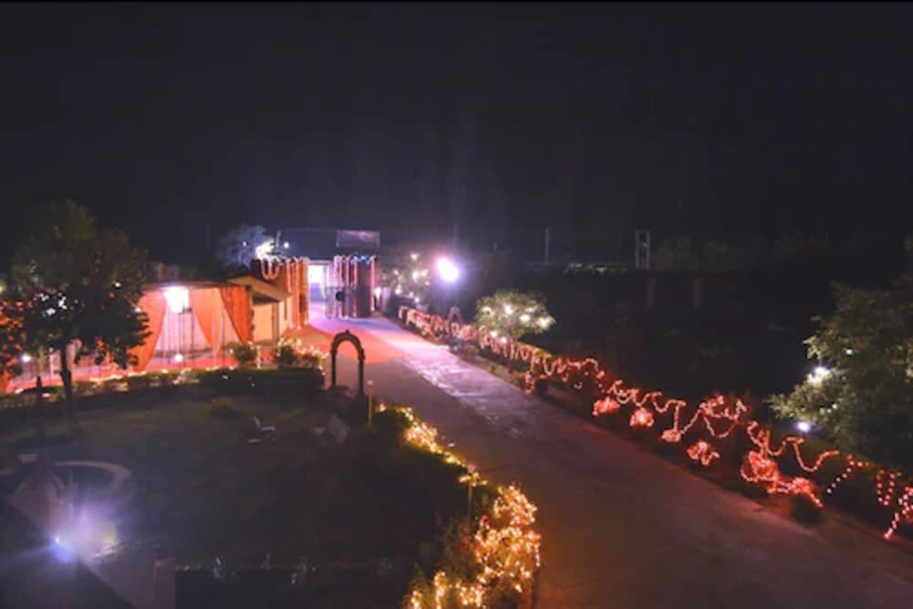 Фото The New Swaraj Resort