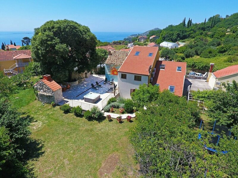 Гостиница Holiday Home Ana's Paradise