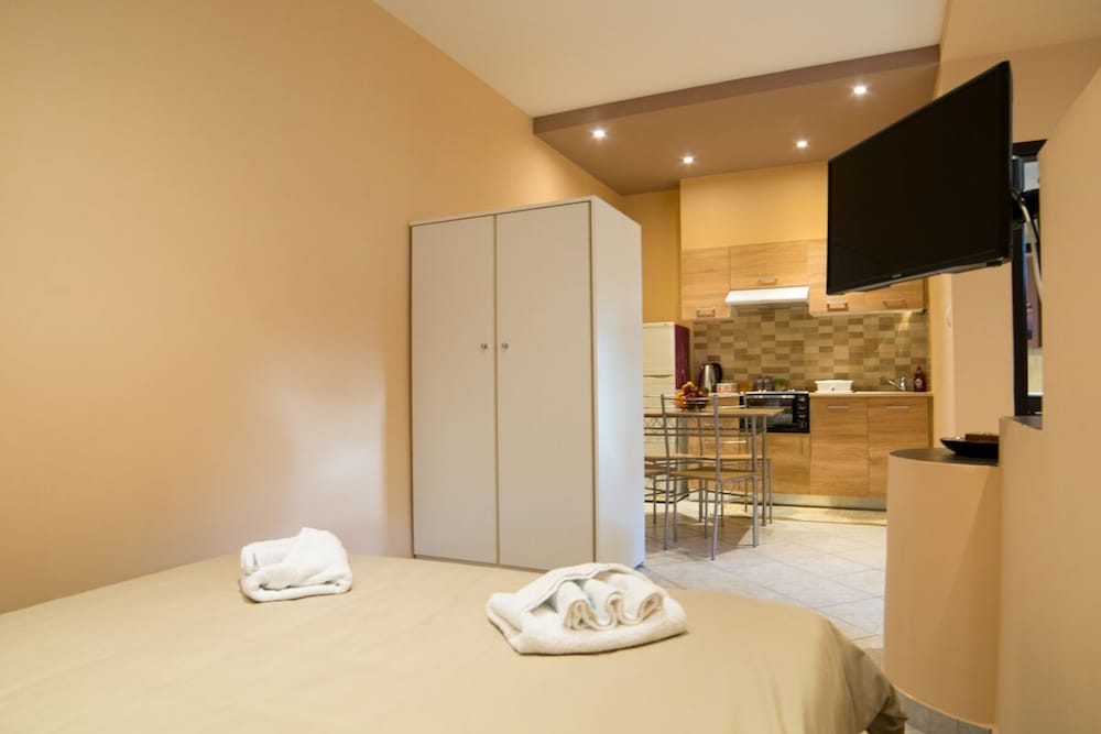 Фото Sunset Apartments near Athens Airport