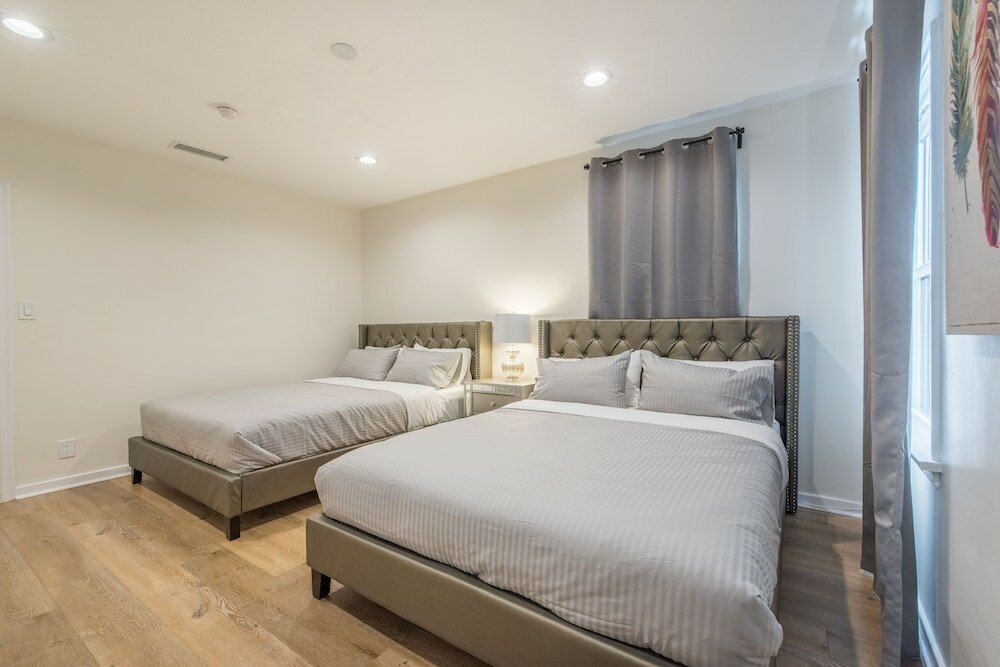 Фото Luxurious Studio City Home